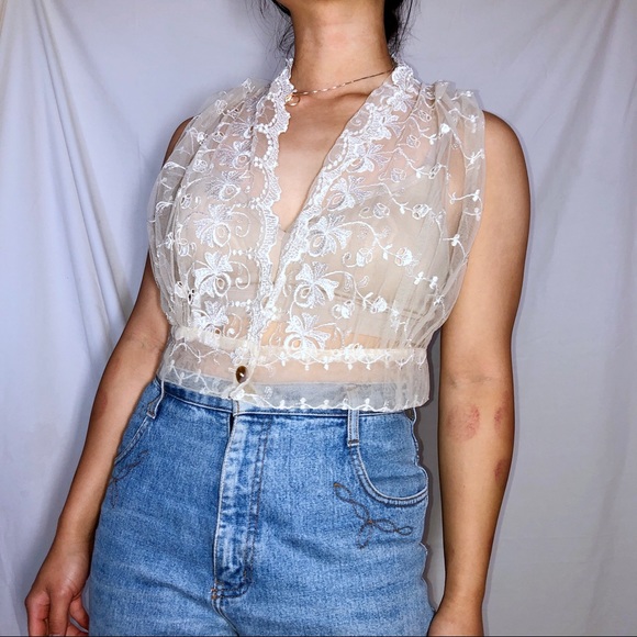 Lace Sleeveless V-Neck White Crop Top/ Blouse - Picture 2 of 6